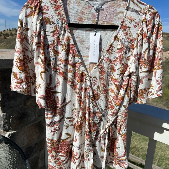 Lucky Brand Women’s Floral Flutter Sleeve Wrap Top Size Small - Picture 5 of 8